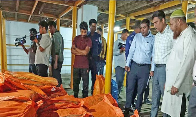 অভিযান চালিয়ে বিপুল পরিমাণ মেয়াদোত্তীর্ণ খেজুর জব্দ